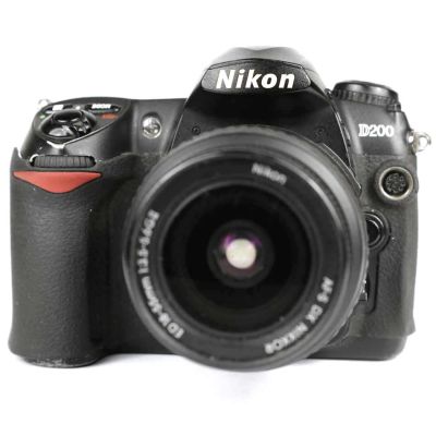 Máquina fotográfica Digital SLR Nikon D200 + AF-S DX Nikkor ED G II 18-55mm f3.5-5.6 (10.2mp)