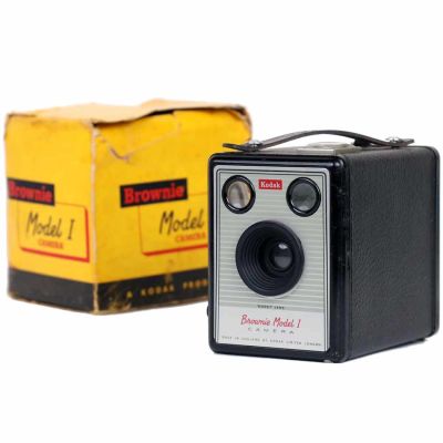 Máquina fotográfica 6x9 Kodak Brownie Model I (1957-9)
