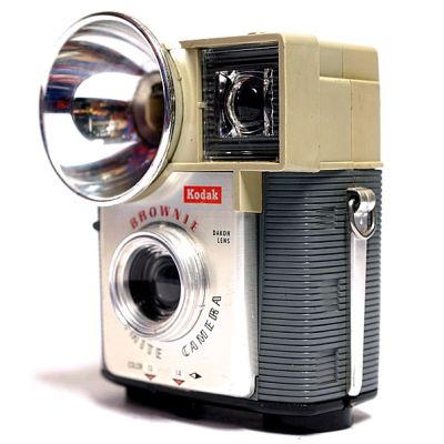 Máquina fotográfica Kodak Brownie Starmite (1960-3)