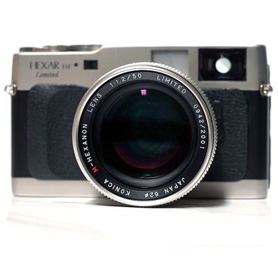 Máquina fotográfica rangefinder Konica Hexar RF + Hexanon-M 50mm f1.2 + HX-18 Limited Edition (2001) (LM)