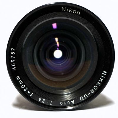 Objetiva grande angular Nikon Nikkor-UD Auto 20mm f3.5 (NAi/Ai)