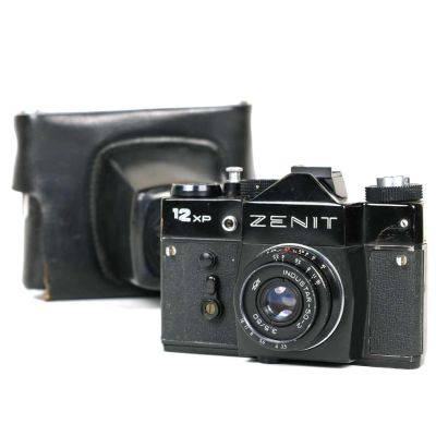 Máquina fotográfica SLR Zenit 12XP + Industar-50-2 50mm f3.5 'Eagle Eye' (1984) (M42)