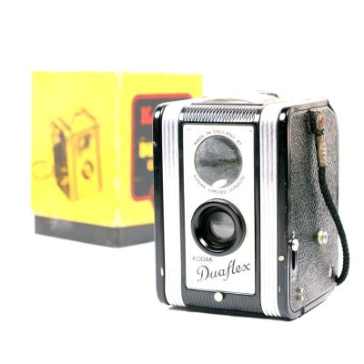 Máquina fotográfica analógica pseudo TLR medio formato 6x6 Kodak Duaflex (UK) (1949-55)