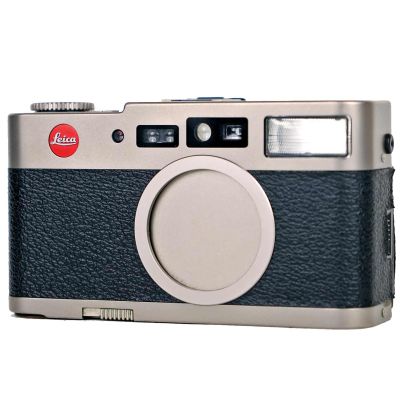 Máquina fotográfica Leica CM (2004-6)