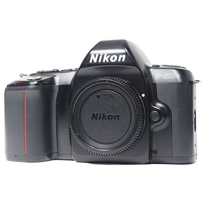 Máquina fotográfica SLR Nikon F-601M (1990) 